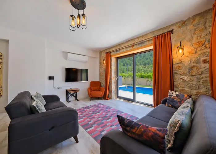 Villa Kızılbella 1, Lüks Havuzlu Korunaklı Taş